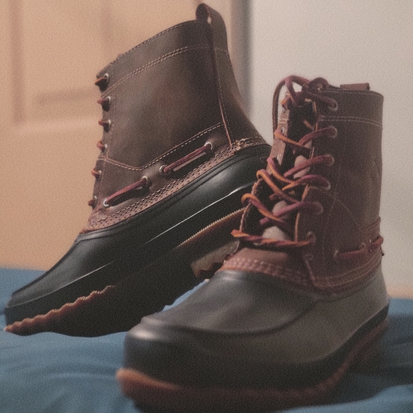 Men's Decoy Duck Boot in Dark Tan and Navy by Sperry - Picture 11 of 12